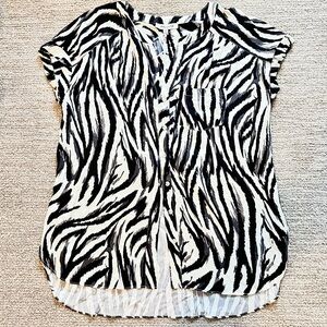 Rose & Olive Black and White Boxy Button Down Top